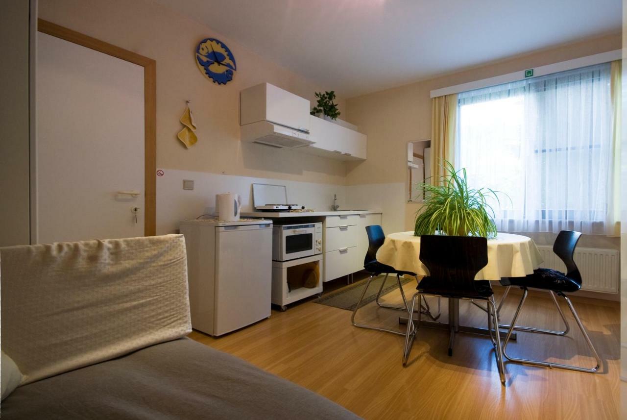 Aan De Vaart Apartment แมคเคอเลอ ภายนอก รูปภาพ